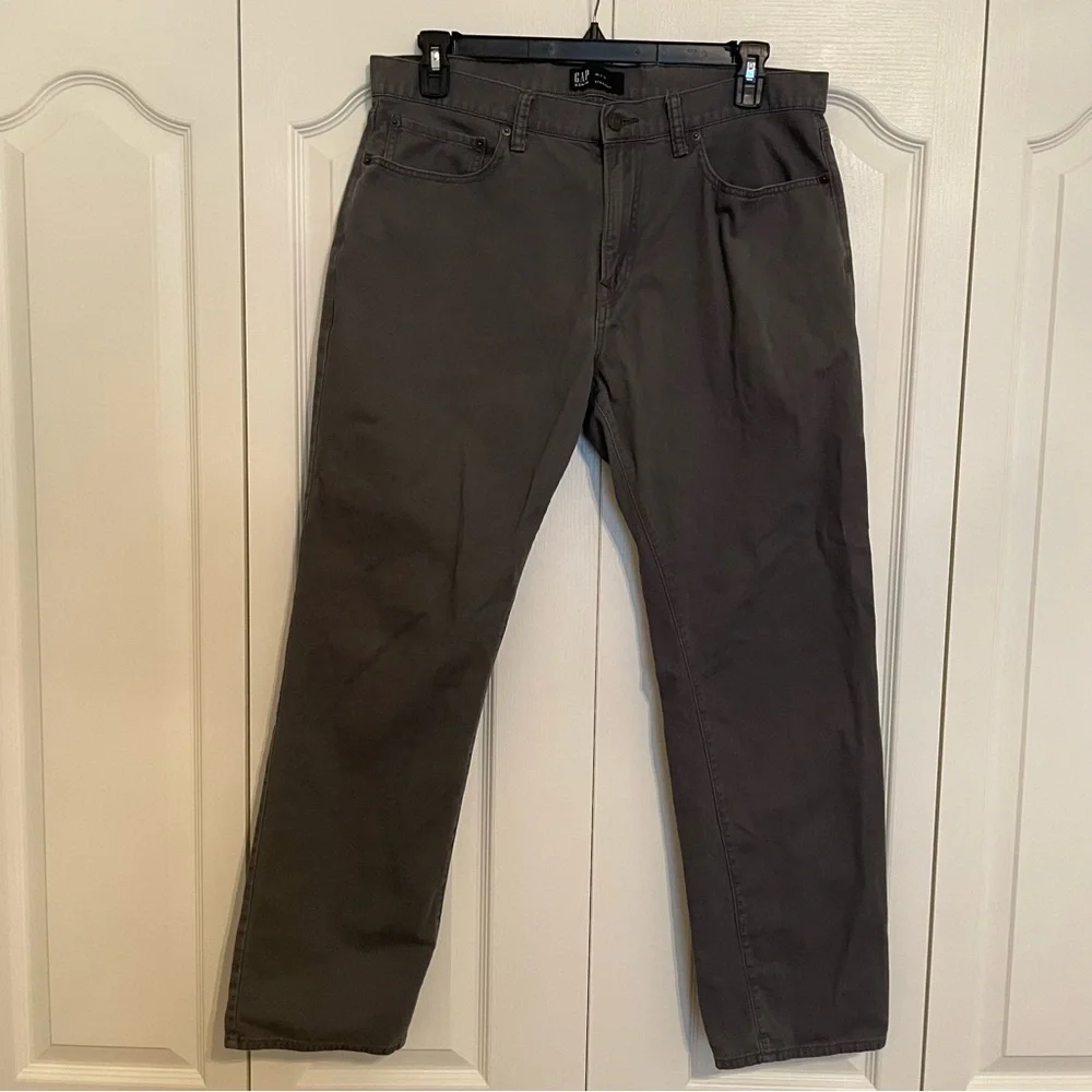 GAP mid-rise straight leg jeans. NWOT